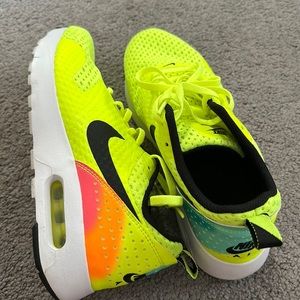 Youth size 6.5 like new